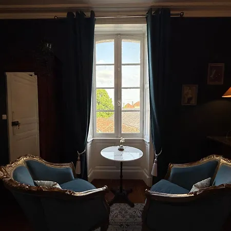 לינה וארוחת בוקר La Maison De Maitre Chagnon 3*