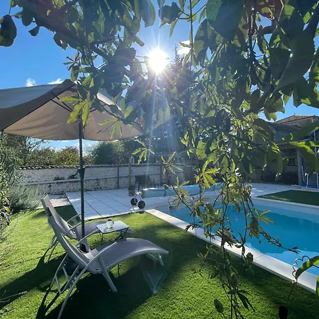 לינה וארוחת בוקר La Maison De Maitre Chagnon Aumagne