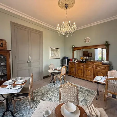 לינה וארוחת בוקר La Maison De Maitre Chagnon