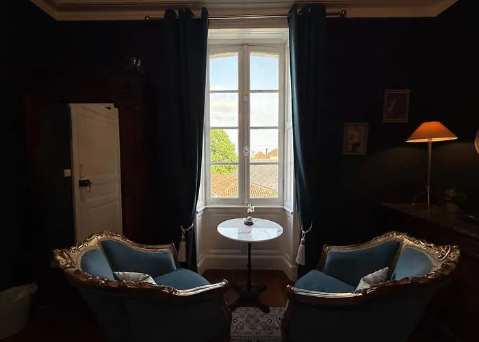 Bed & Breakfast La Maison De Maitre Chagnon 3*