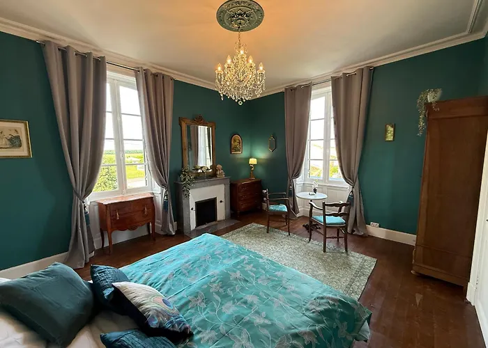 La Maison De Maitre Chagnon Bed & Breakfast 3*