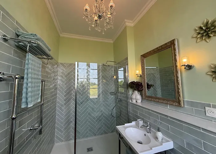 La Maison De Maitre Chagnon Bed & Breakfast 3*